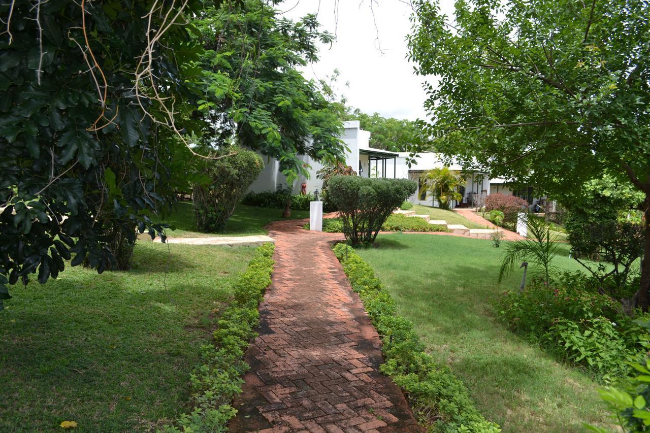 Tambuti Lodge Rundu Exterior foto